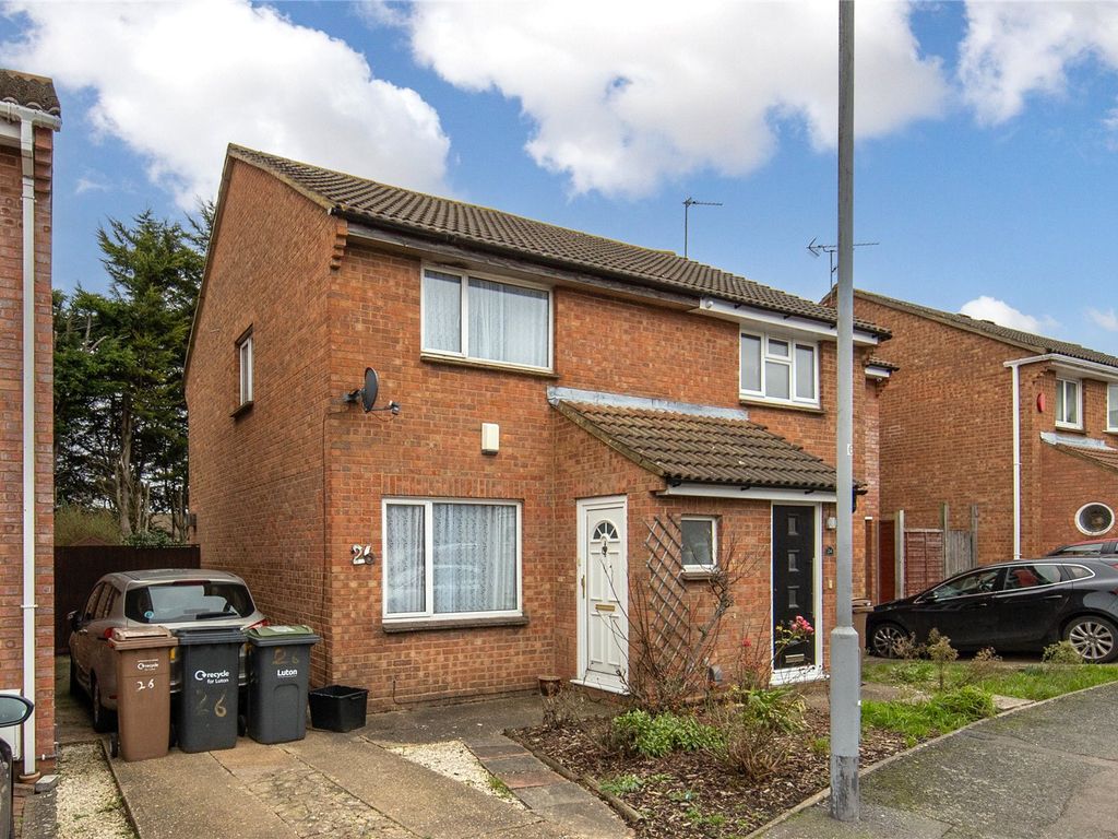 2 bed semidetached house for sale in Blaydon Road, Luton, Bedfordshire