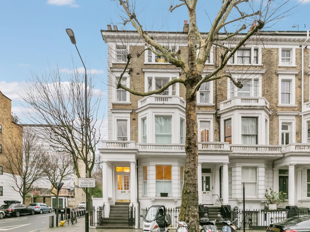 3 bed end terrace house to rent in Marloes Road, Kensington W8, £29,033