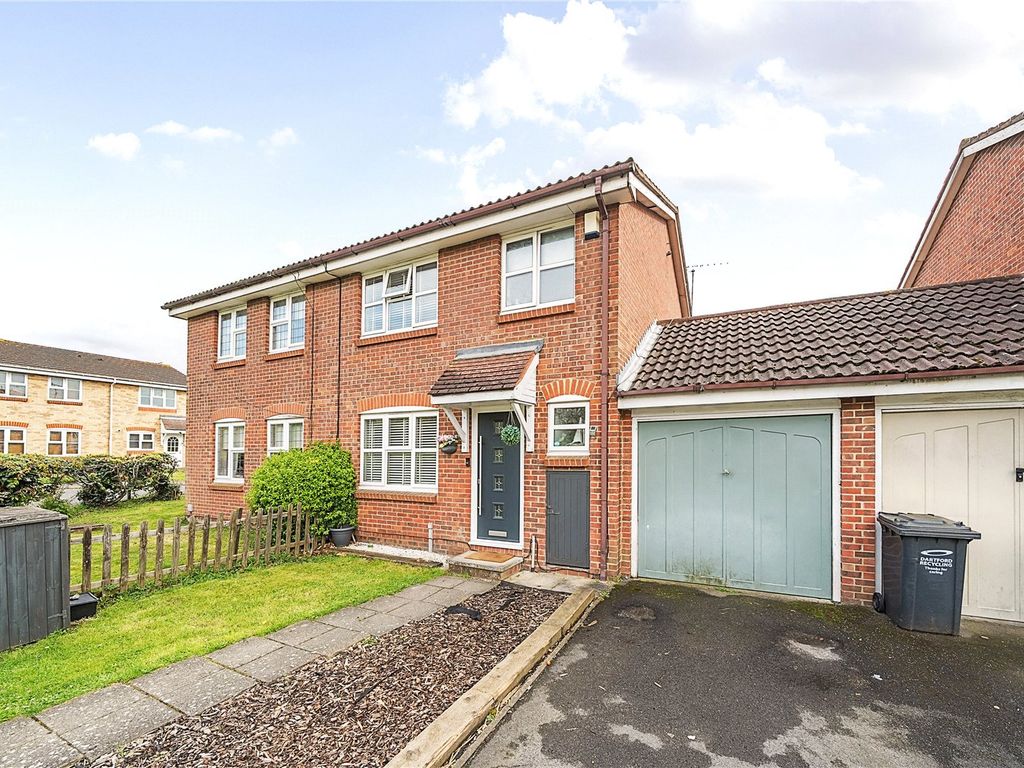 3 bed semidetached house for sale in Eagles Road, Greenhithe, Kent DA9