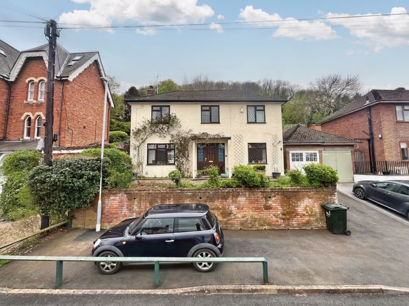 3 bed detached house for sale in Old Hollow, Malvern WR14, £375,000