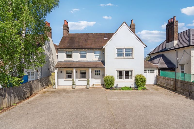 3 bed detached house for sale in Ledborough Lane, Beaconsfield HP9, £