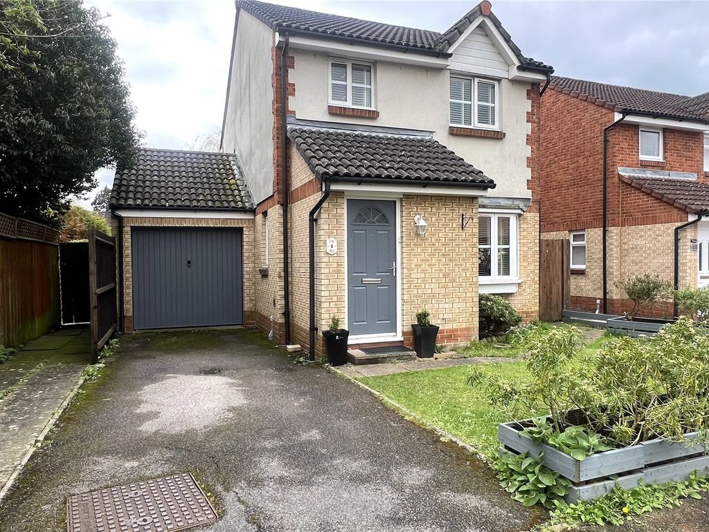 3 bed detached house for sale in Bryce Gardens, Aldershot GU11, £