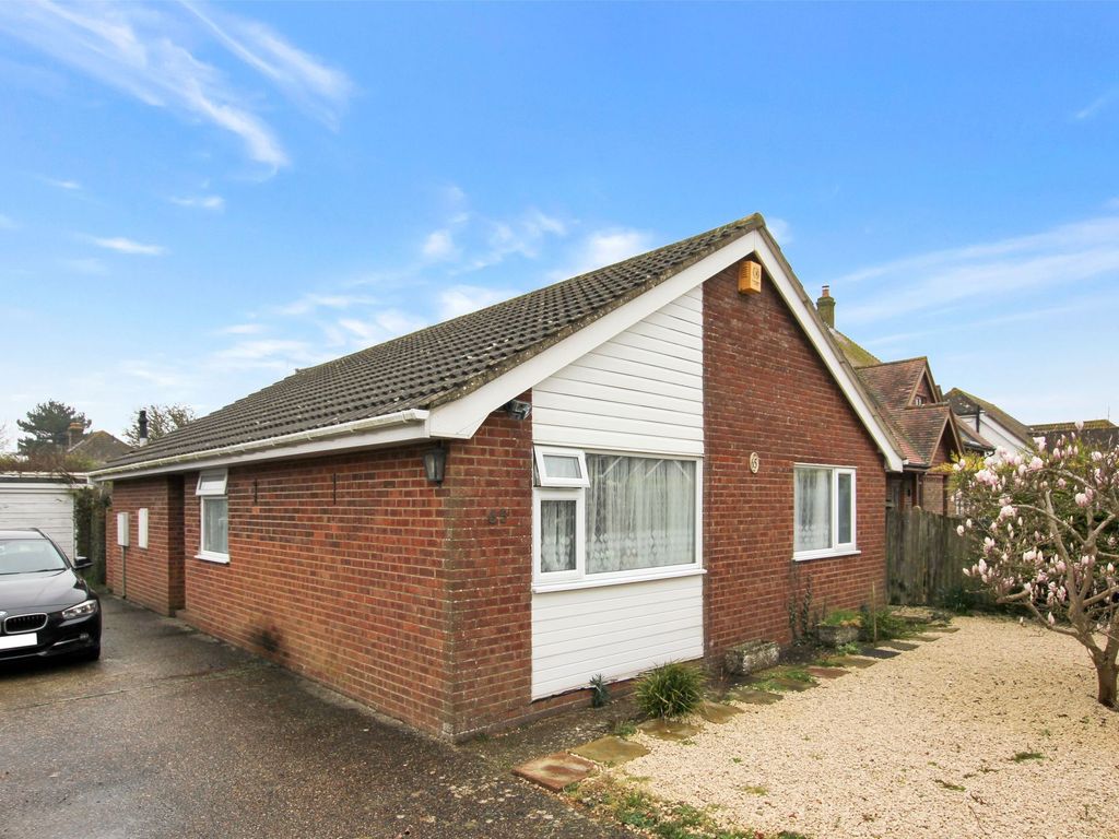 3 bed detached bungalow for sale in Queens Road, Littlestone TN28, £
