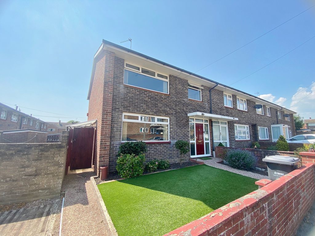 3 bed end terrace house for sale in Witchampton Close, West Leigh