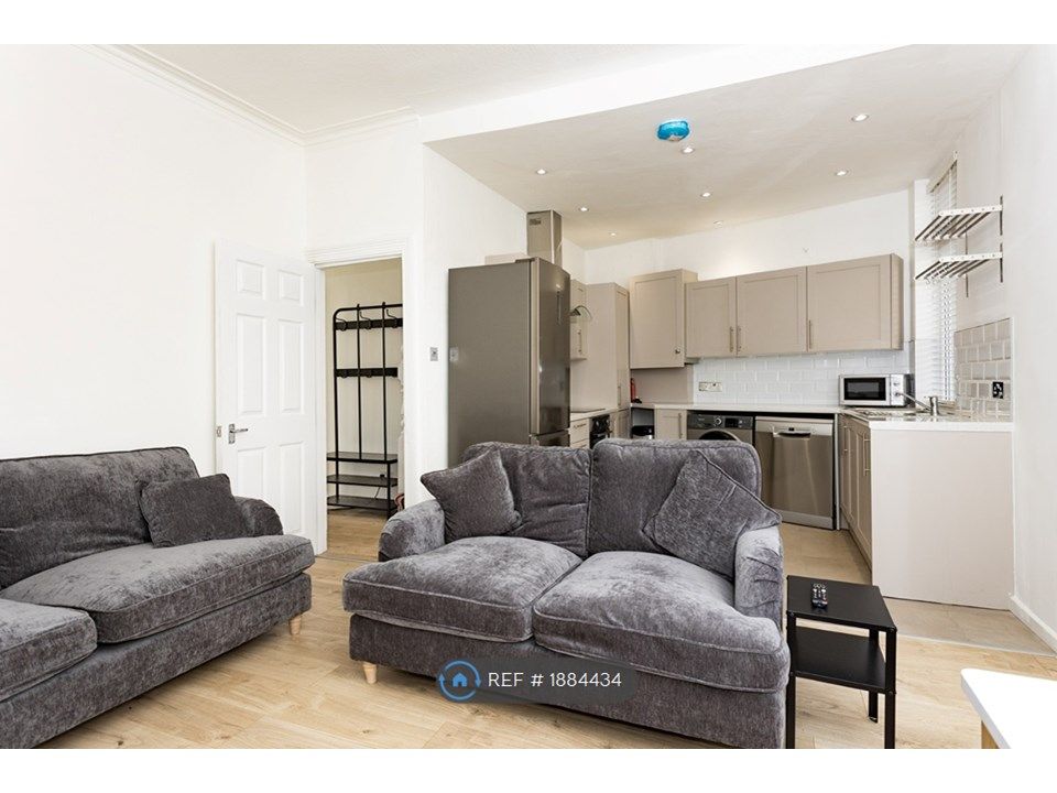 5 bed semidetached house to rent in Stalbridge Avenue, Liverpool L18