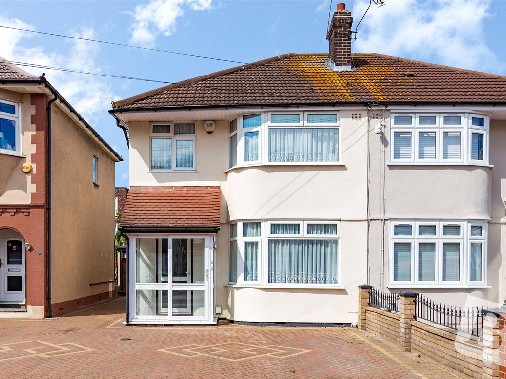 3 bed semidetached house for sale in St. Giles Close, Dagenham RM10, £
