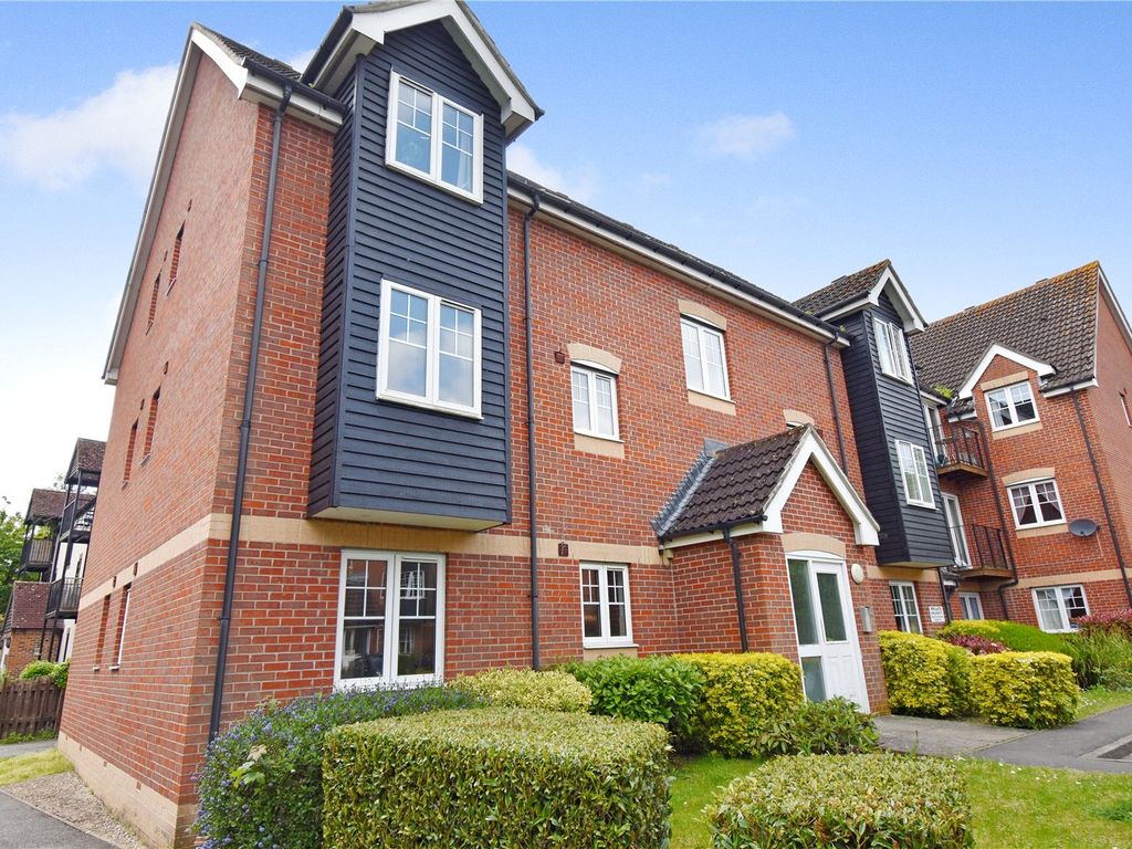 2 bed flat to rent in Timson Court, Gould Close, Newbury, Berkshire