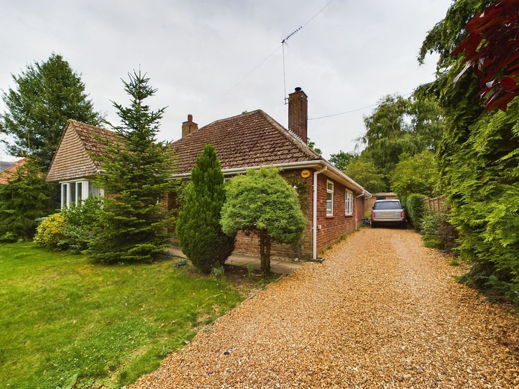 4 bed property for sale in Broomhill, Downham Market PE38, £490,000