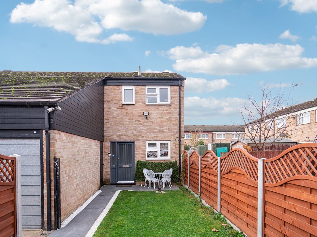 2 bed semidetached house for sale in Bodmin Avenue, Slough SL2, £