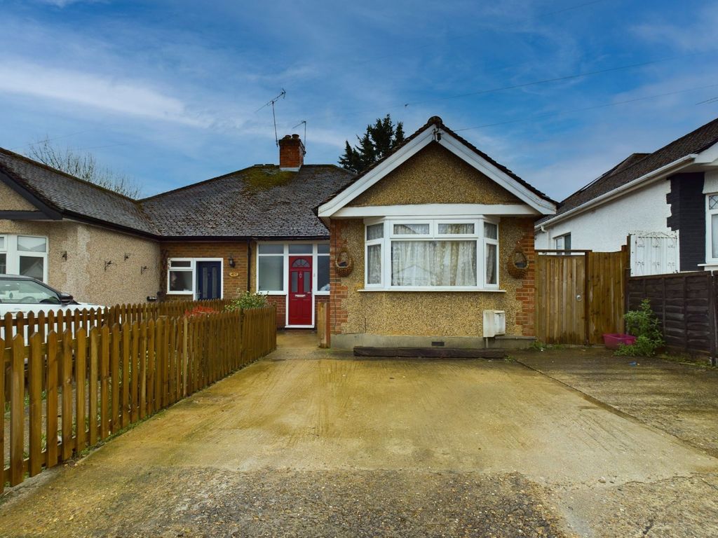 2 bed semidetached bungalow for sale in Richmond Way, Croxley Green