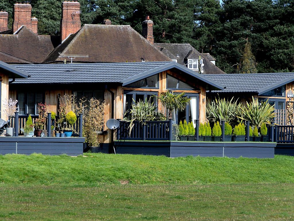 2 bed property for sale in Brookview, Springvale Fishing Lakes, Lound