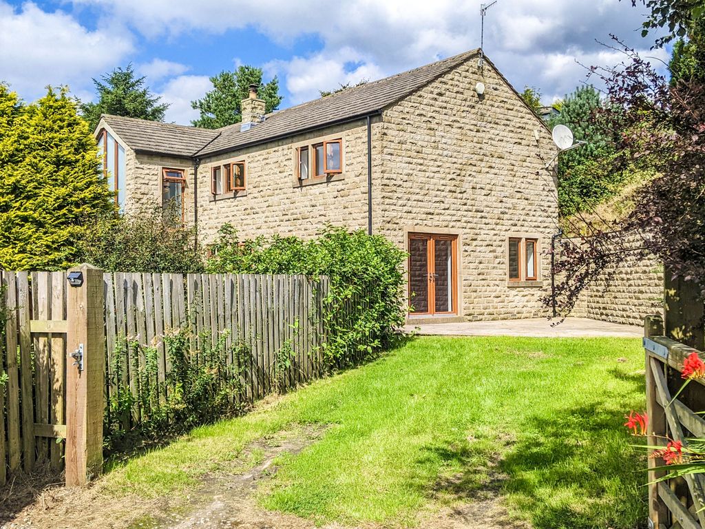 4 bed detached house to rent in Ripponden Road, Saddleworth OL3, £1,500