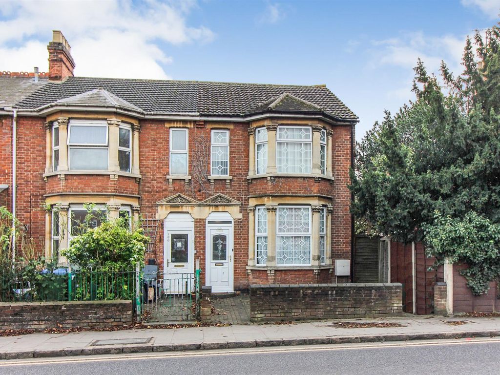 High Street Aylesbury HP20  