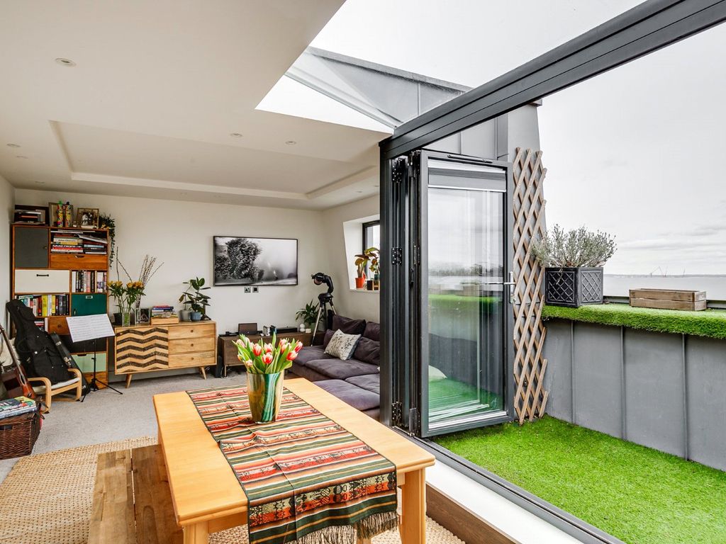 2 bed flat for sale in Connaught Gardens, Muswell Hill, London N10, £