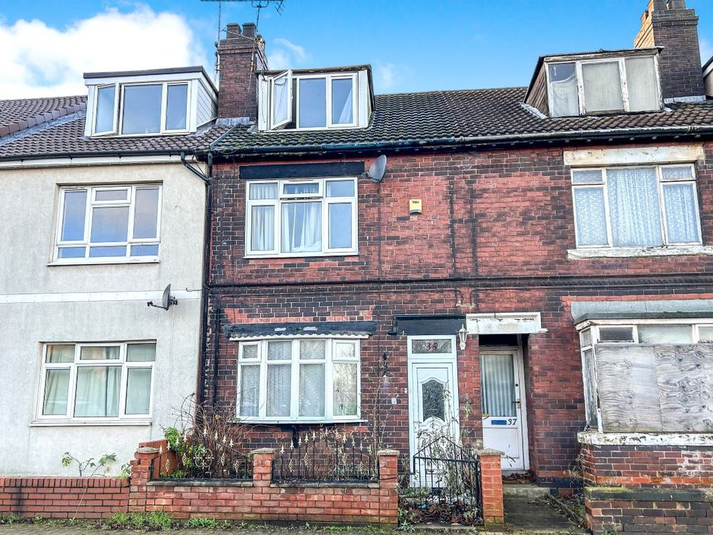 3 bed terraced house for sale in 35 Queen Street, Scunthorpe, South