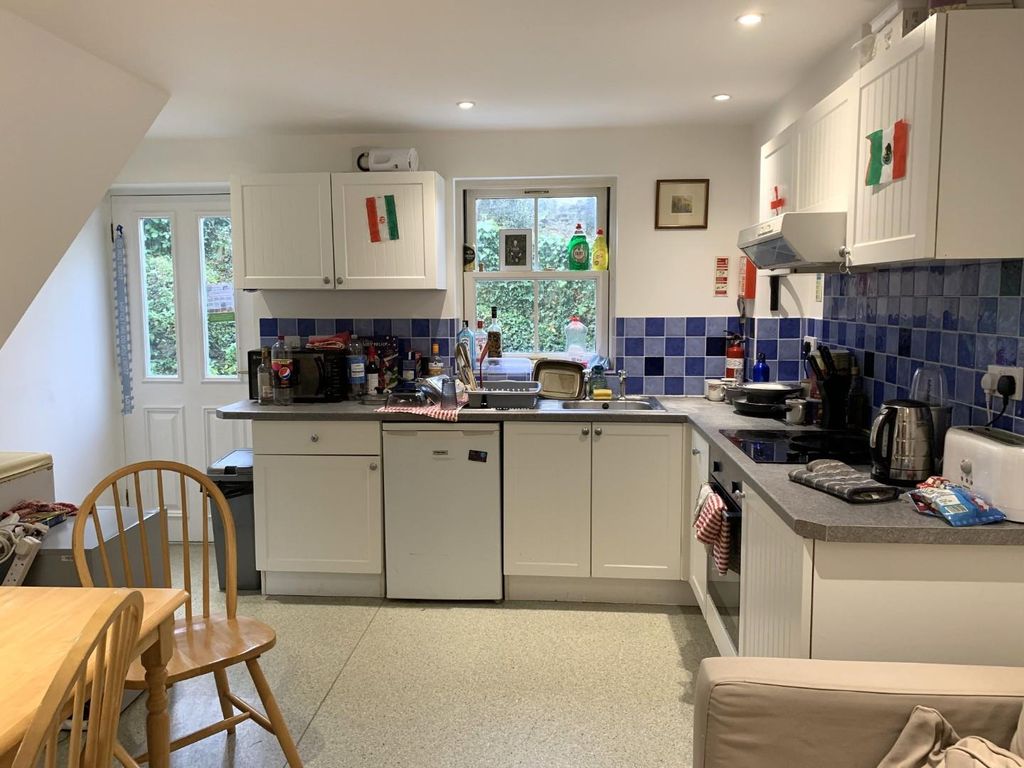 3 bed property to rent in Grays Yard, Penryn TR10, £1,800 pcm Zoopla