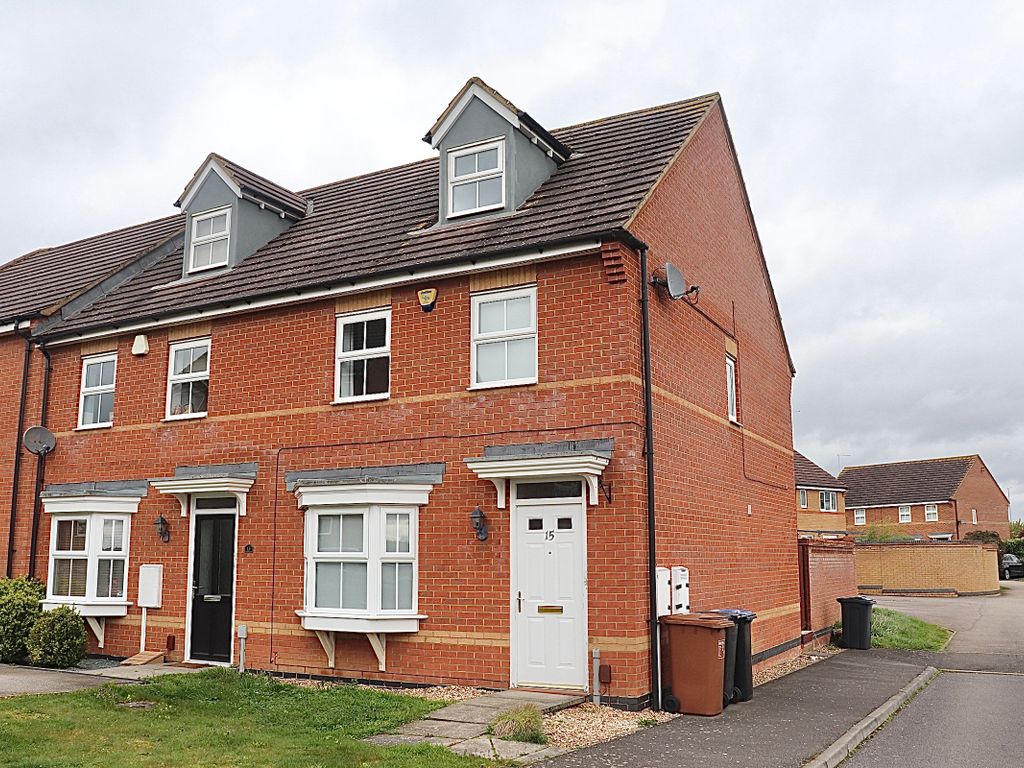 3 bed semidetached house to rent in Romulus Close, Wootton