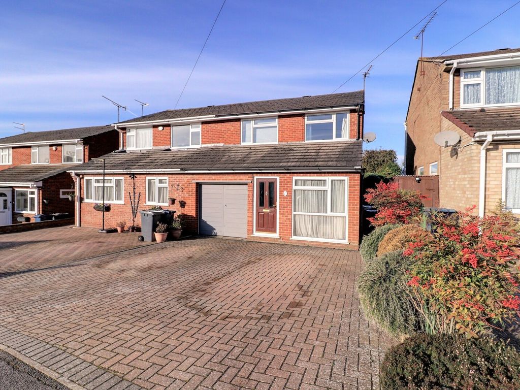 3 bed semidetached house for sale in Snowdrop Way, Widmer End, High