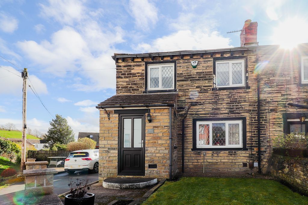 2 bed end terrace house to rent in Lascelles Hall Road, Huddersfield