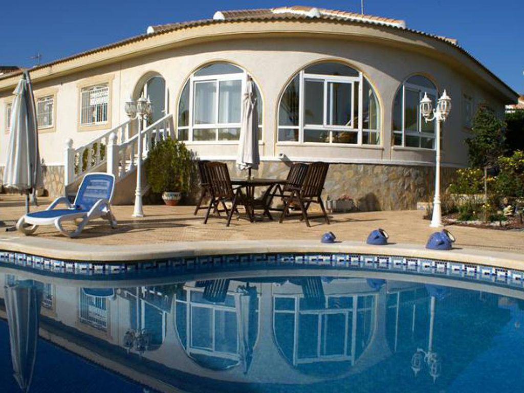 4 bed property for sale in Calle Costabella, 03170 Ciudad Quesada