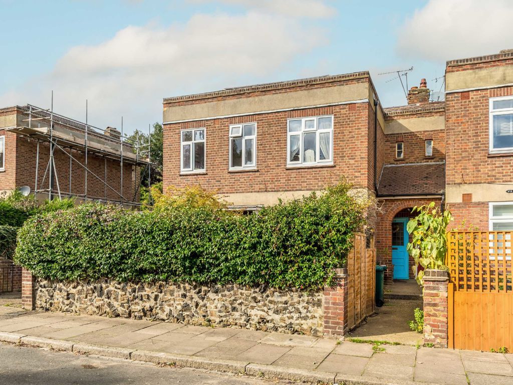 2 bed for sale in Vale Close, Strawberry Vale, Twickenham