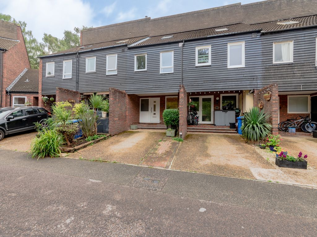 4 bed terraced house for sale in Northcott, Bracknell, Berkshire RG12