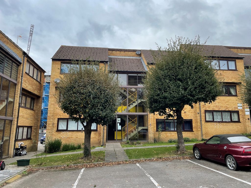 1 bed flat for sale in Ivel Court, Yeovil BA21 Zoopla