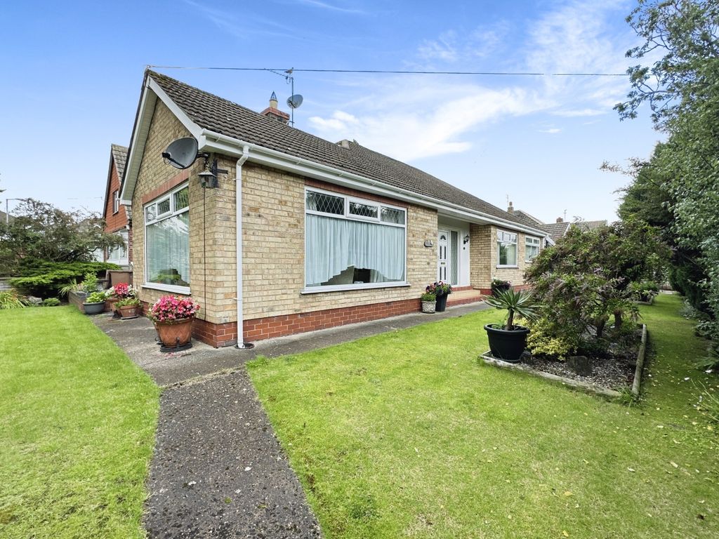 3 bed detached bungalow for sale in The Lunds, Kirk Ella, Hull HU10, £