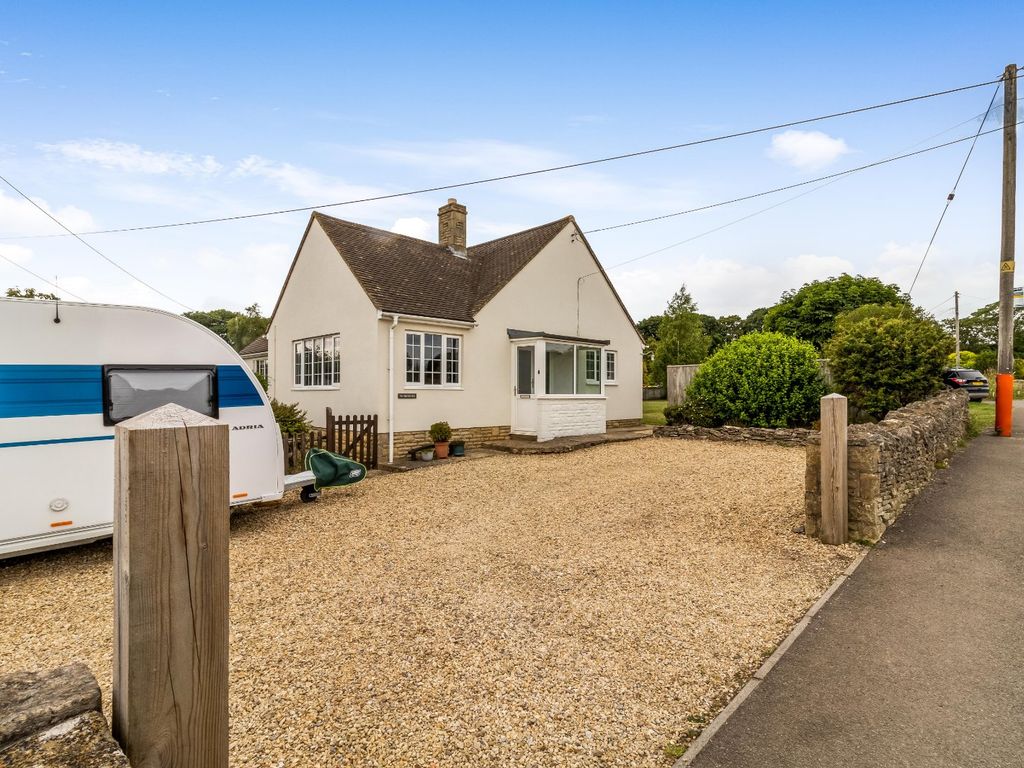 3 bed detached house for sale in Middle Hill, Chalford Hill, Stroud