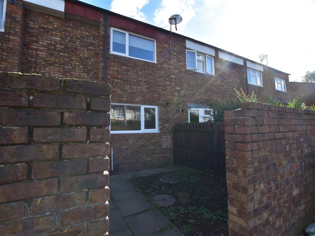 2 bed property to rent in Lane, Hayes UB3, £1,450 pcm Zoopla