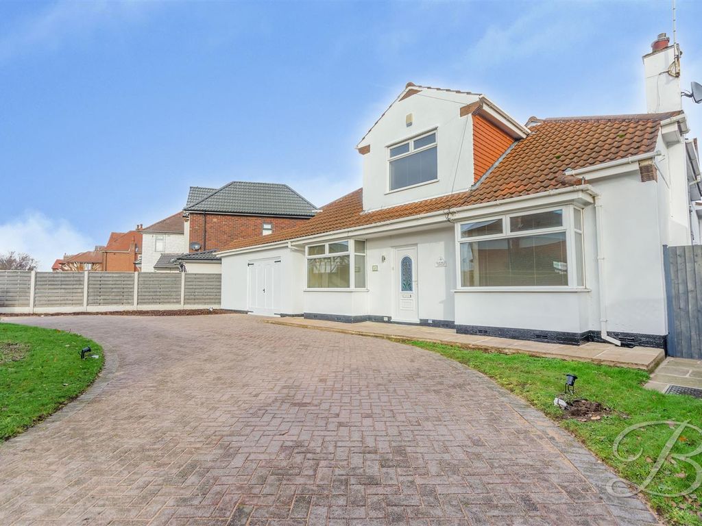 5 bed detached house for sale in Rufford Road, Edwinstowe, Mansfield