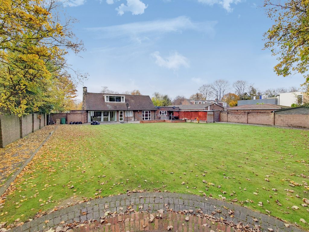 5 bed detached bungalow for sale in Tentelow Lane, Southall UB2, £