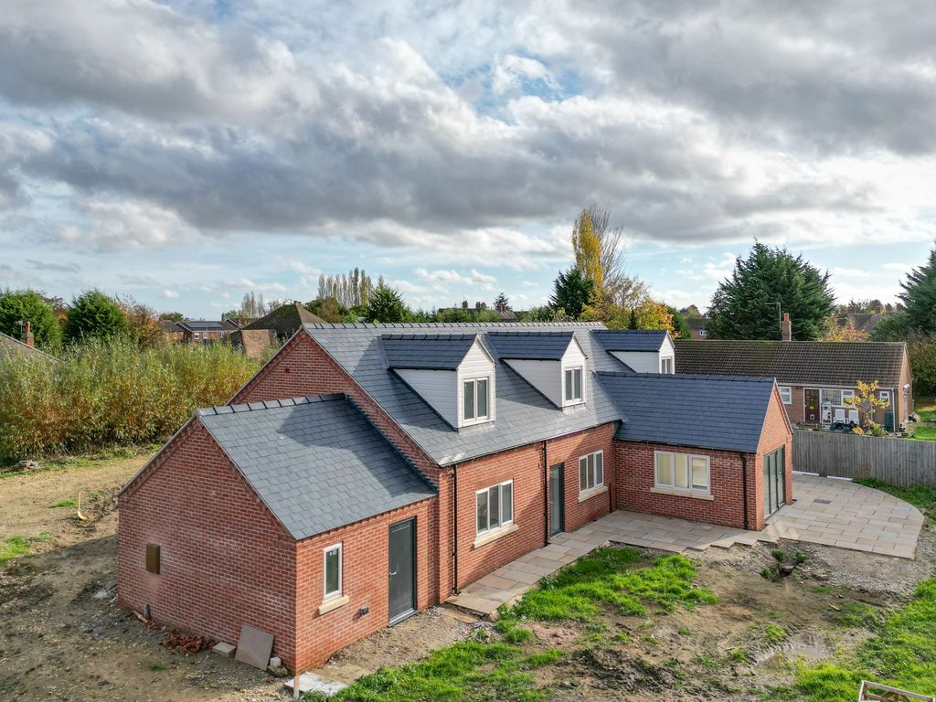 New home, 5 bed detached house for sale in Saxilby Road, Sturton By