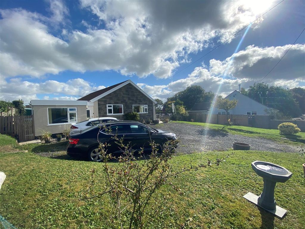 4 bed detached bungalow for sale in Chilsworthy, Holsworthy EX22 Zoopla