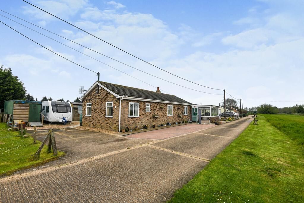 2 bed detached bungalow for sale in Elmside, PE14 Zoopla