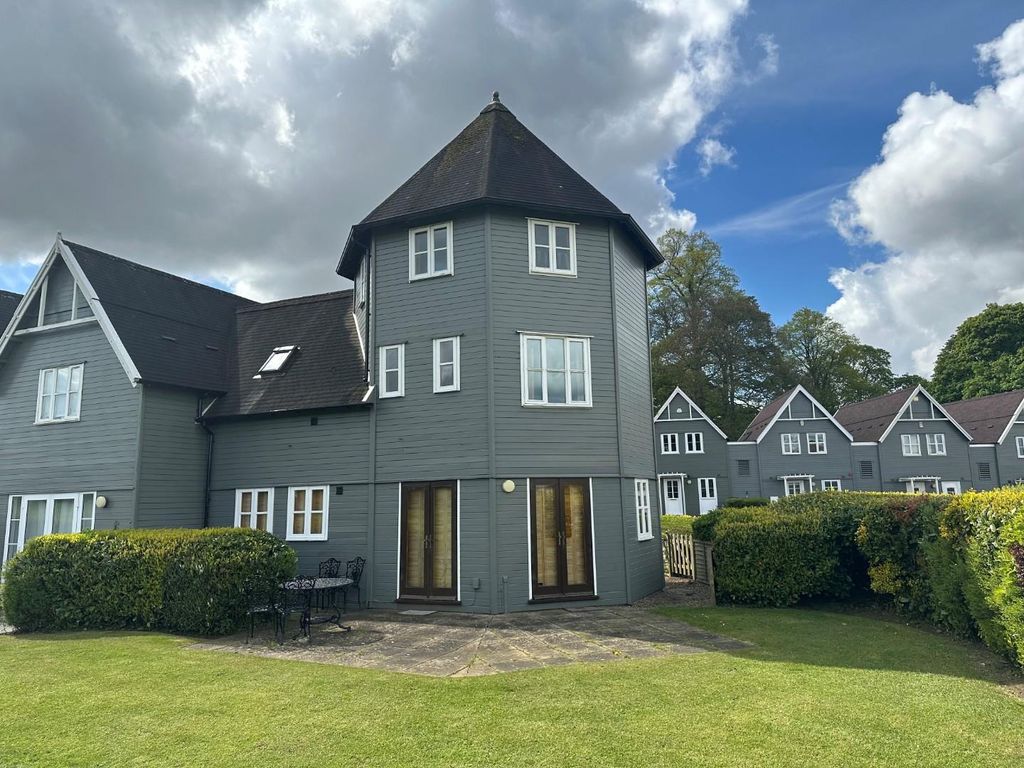 3 bed end terrace house for sale in The Roundel, Overstone, Northampton