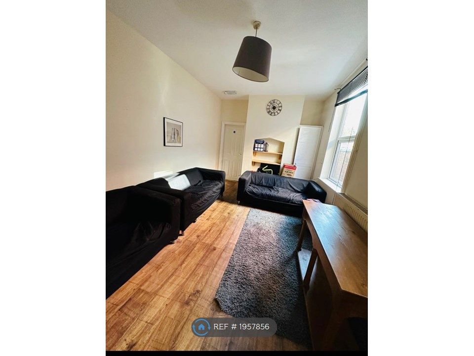 Room to rent in Highgate Road, Walsall WS1, £465 pcm Zoopla