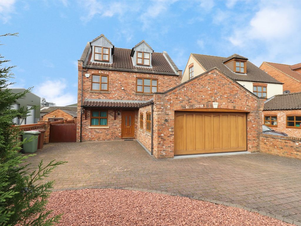4 bed detached house for sale in South Street, Owston Ferry, Doncaster