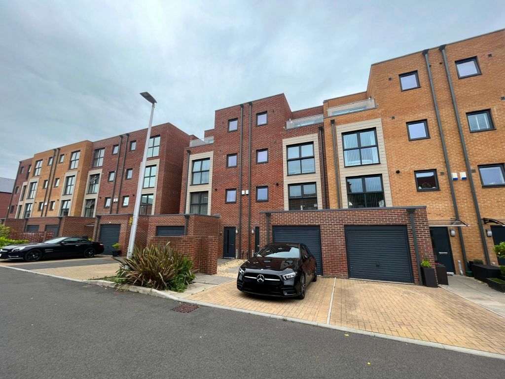 5 bed town house to rent in Langdon Road, St. Thomas, Swansea SA1 Zoopla