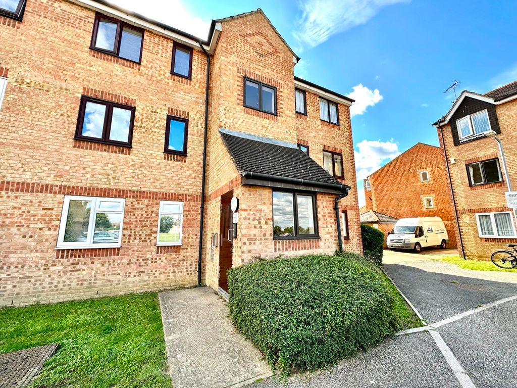 1 bed flat to rent in Danbury Crescent, South Ockendon RM15, £975 pcm