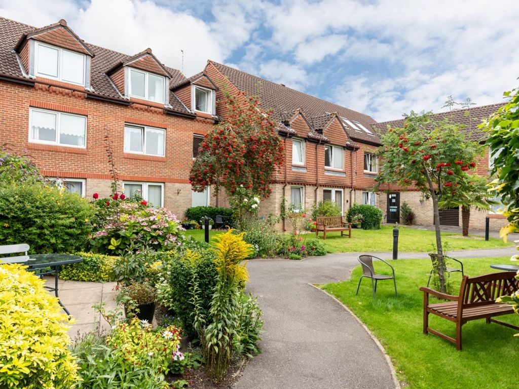 1 bed property for sale in Springfield Meadows, Weybridge KT13, £