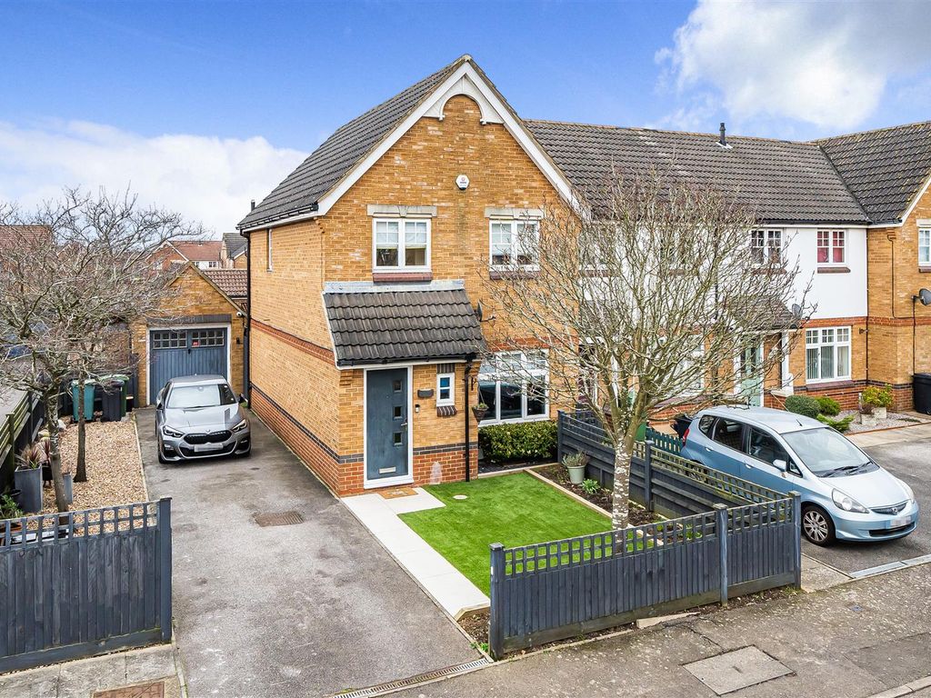 3 bed end terrace house for sale in Grant Drive, Maidstone ME15, £