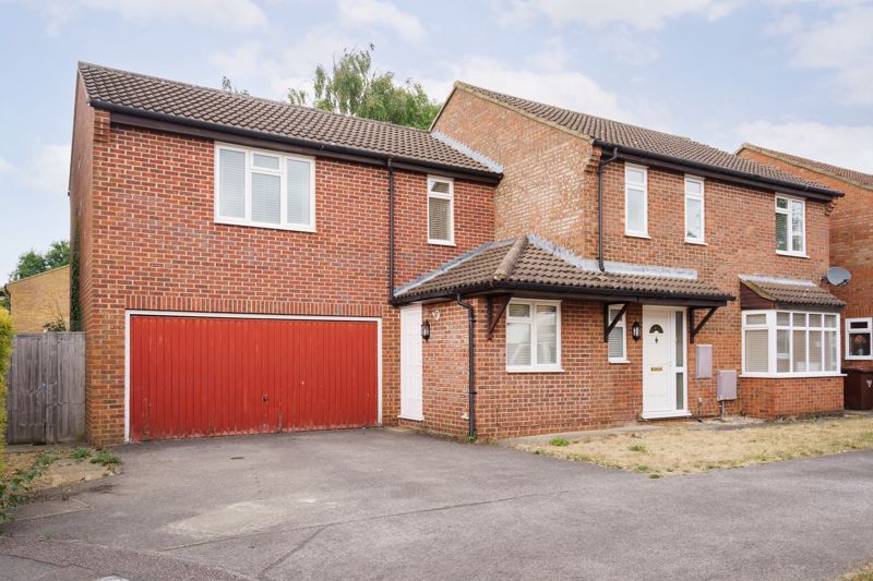 5 bed detached house for sale in Waveney Close, Bicester OX26 Zoopla