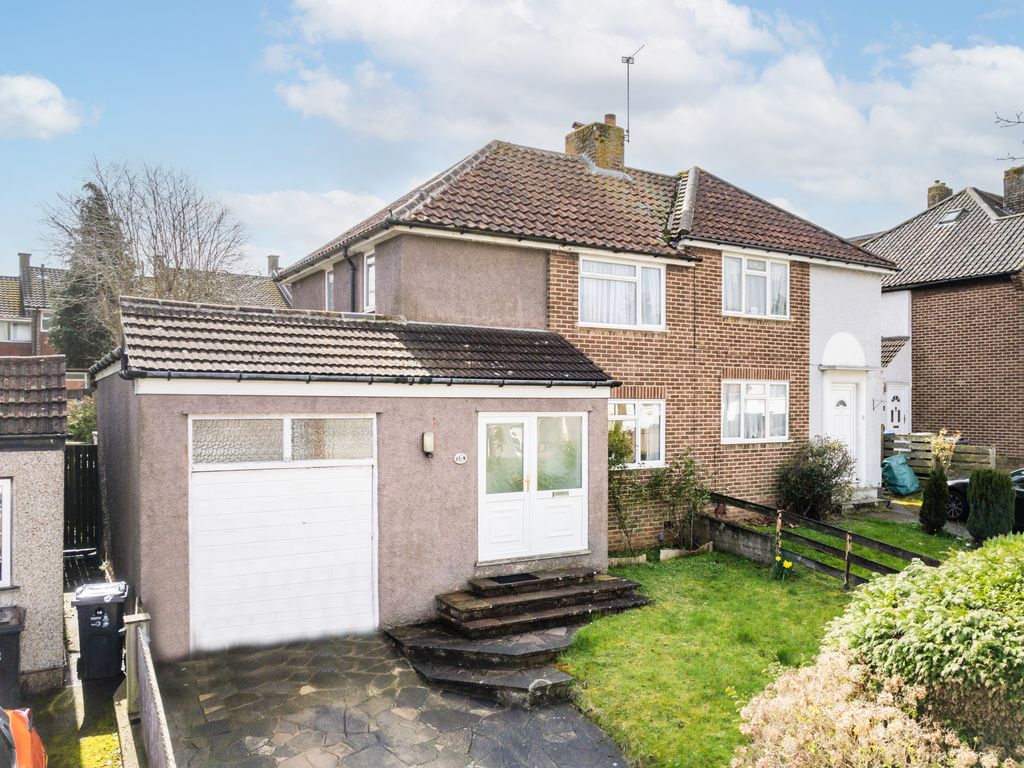 2 bed semidetached house for sale in Ownsted Hill, New Addington