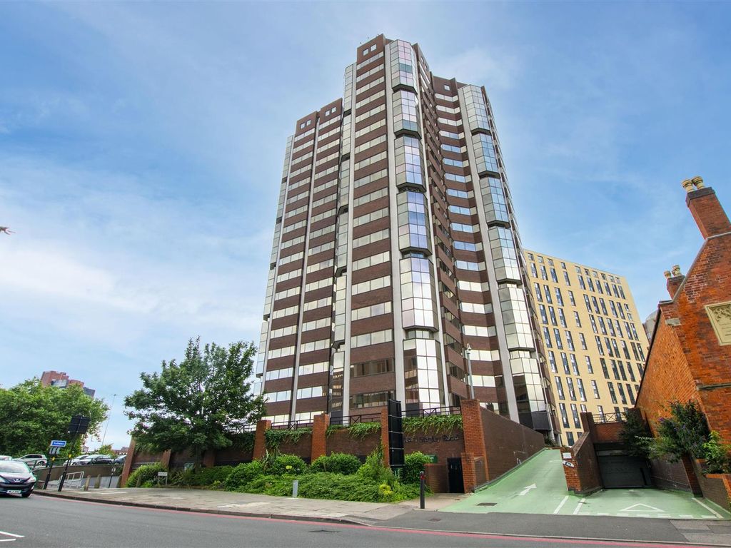 2 bed flat to rent in Hagley Road, Edgbaston, Birmingham B16, £1,100