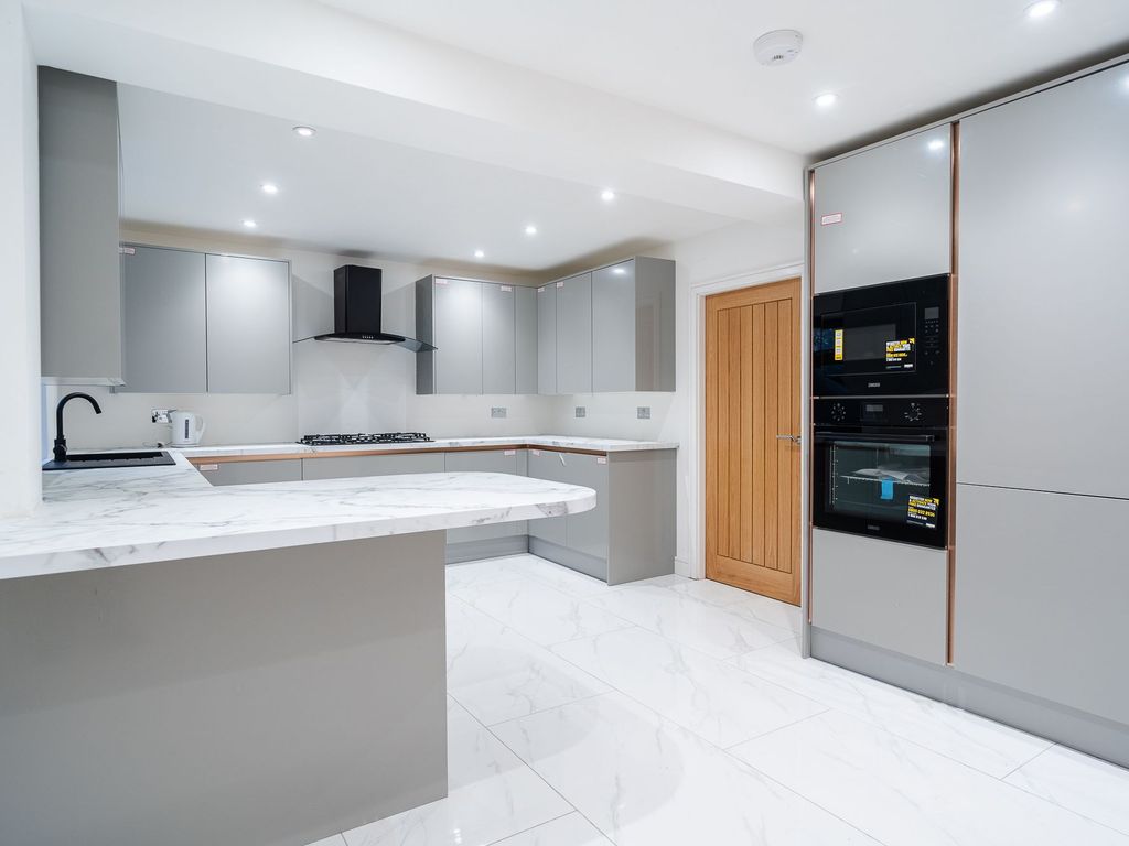 8 bed detached house for sale in Edgerton Green, Huddersfield HD1, £