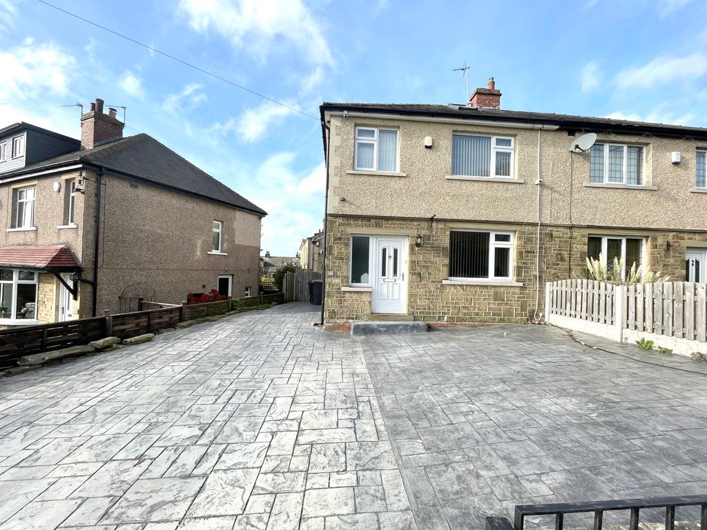 3 bed semidetached house for sale in Bolton Drive, Bradford BD2, £