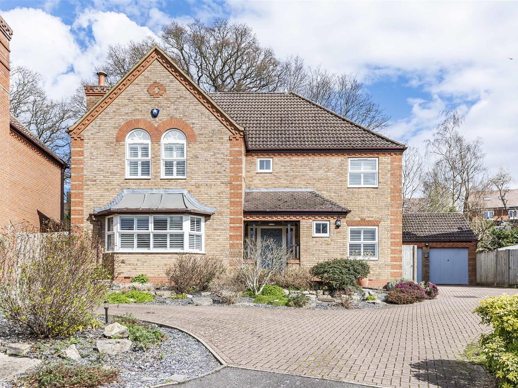 4 bed detached house for sale in Weardale Close, Reading RG2 Zoopla