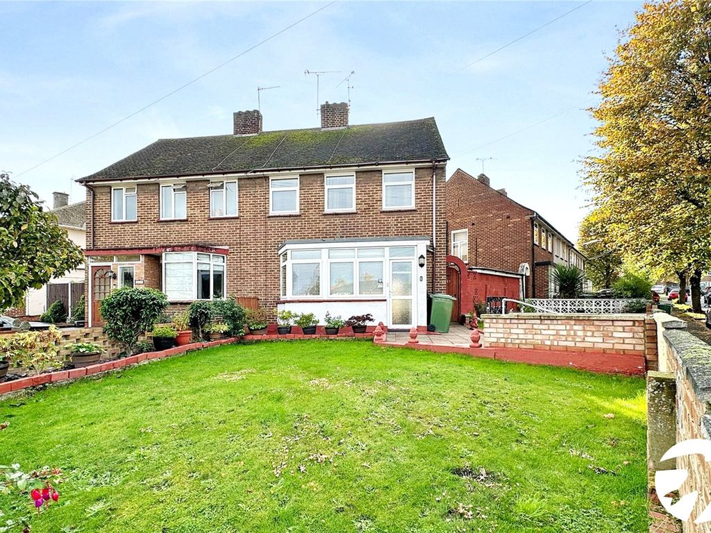 3 bed semidetached house for sale in Trebble Road, Kent