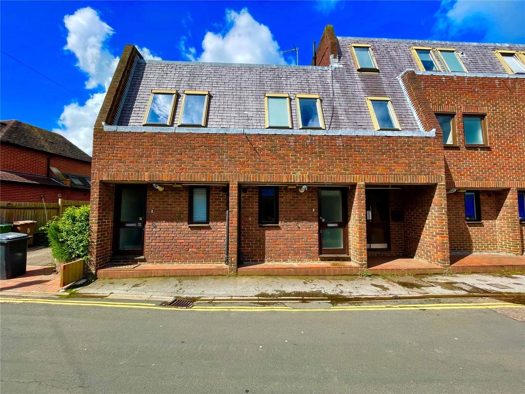 3 bed flat to rent in Includes Utilities/Council Tax, College Place E17